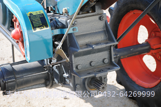 NX181型四驅手扶拖拉機